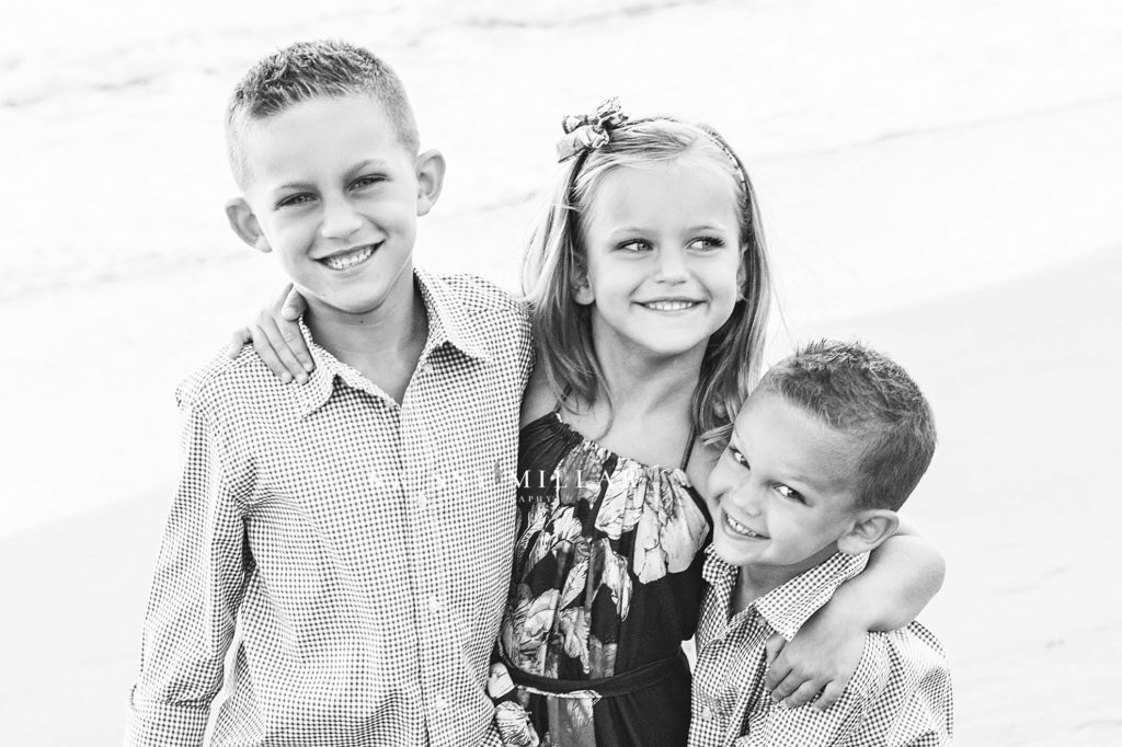 grand wailea family photography black and white